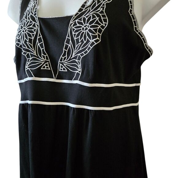 Ann Taylor Black Tunic Tank • White Floral Embroidery • Comfy Stretch • Size XL - Picture 4 of 9